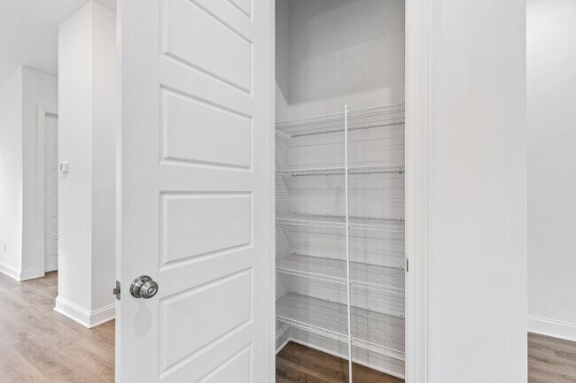 Building Photo - Stunning 4-Bedroom Home for Rent in Prime Cary Location!