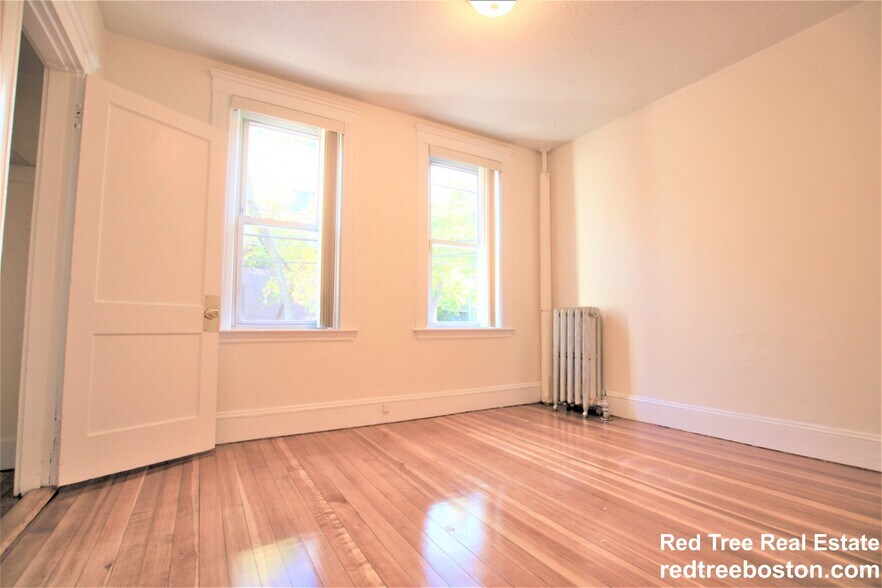 Building Photo - 15 Barrows St