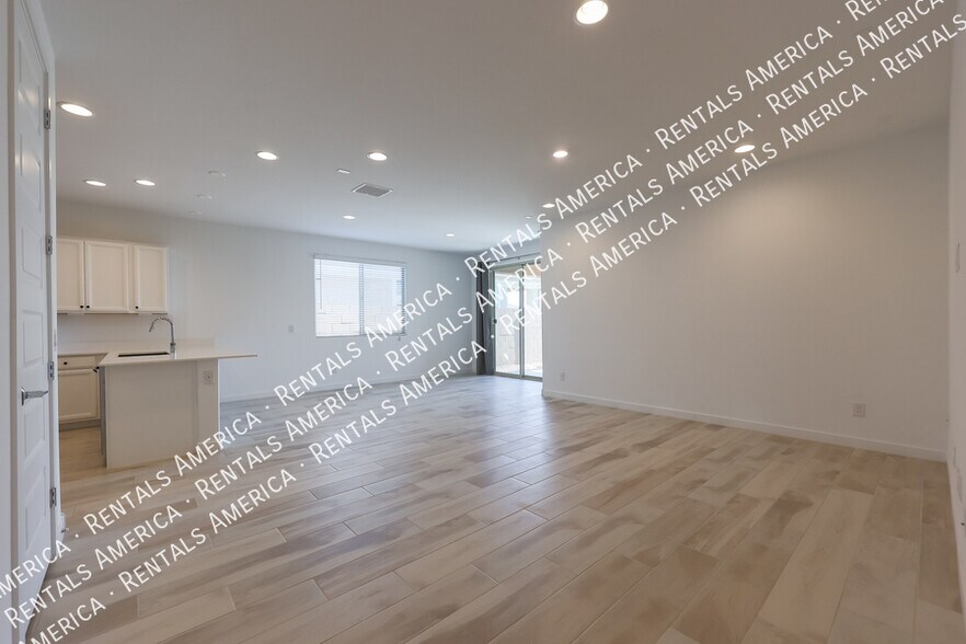 Building Photo - 8907 W Solano Dr