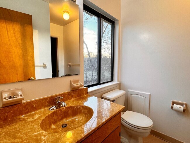 Building Photo - 2442 Red Hill Rd