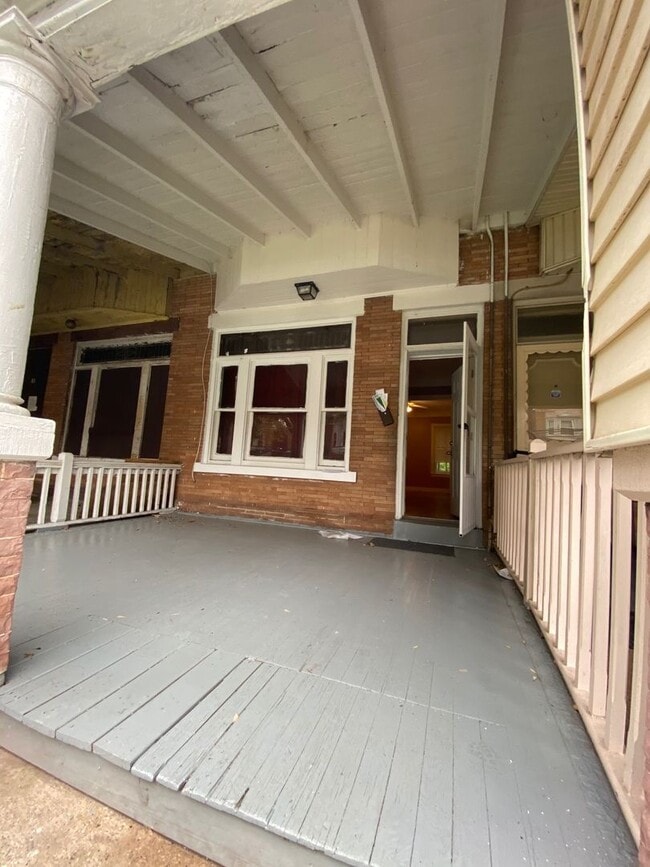 Building Photo - Large Colonial Home ready for you!