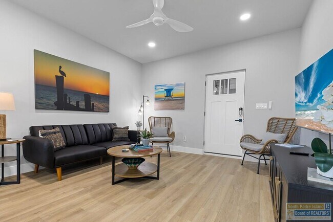 Building Photo - 111 W Sunny Isle Dr