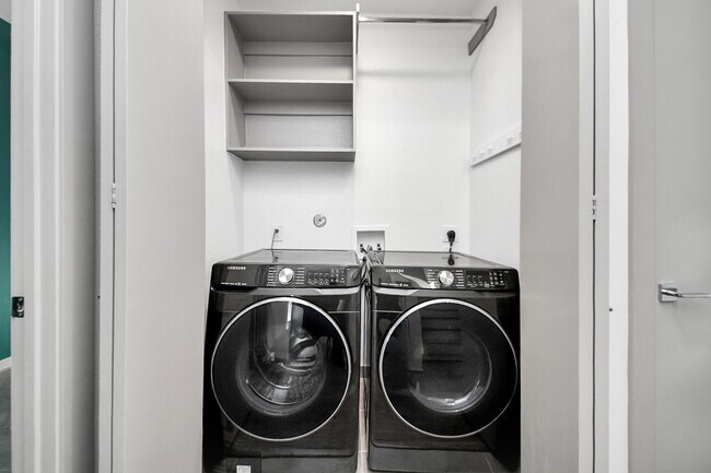 Building Photo - 2302 Johnson St