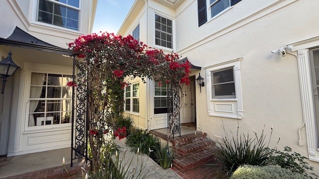 Courtyard - Unit upstairs - 530 N Sycamore Ave