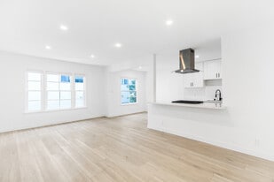 Building Photo - 408 N Maple Dr