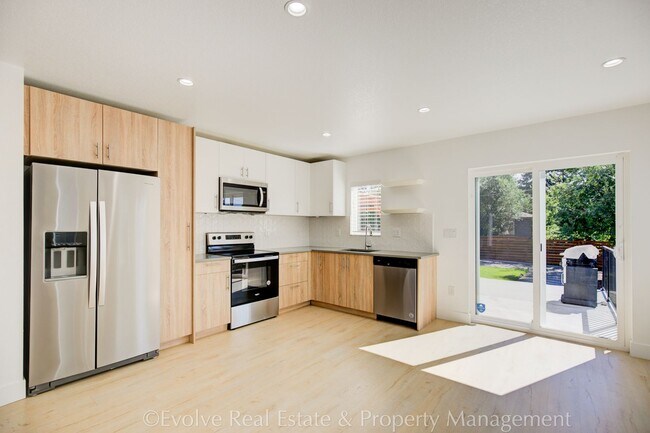Building Photo - Evolve Real Estate: Stunning Smart Home in Vibrant West Denver! Available March 27th