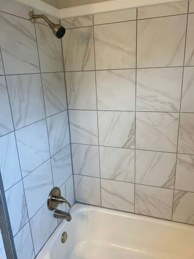 Building Photo - 607 Pine Street, Unit 607