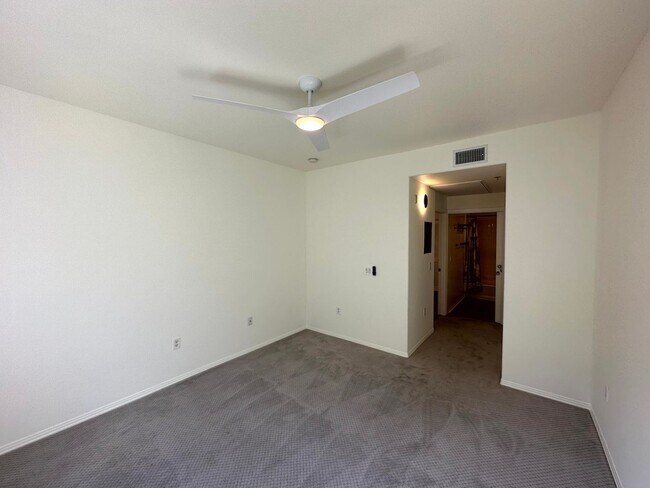 Building Photo - Gorgeous Spacious 2 Bedroom - 2 bath Condo with parking in Little Tokyo
