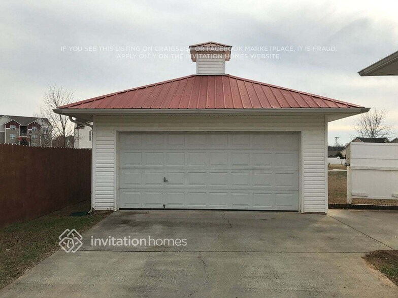 Building Photo - 203 Wolf Creek Ln