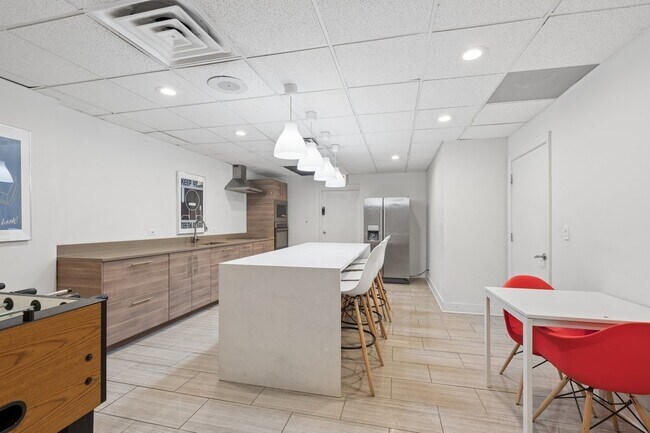 Building Photo - 1221 N Dearborn St