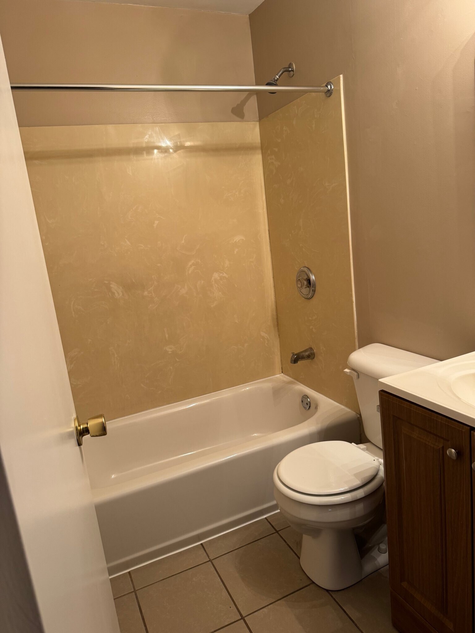 Building Photo - 9114 New Maple Rd