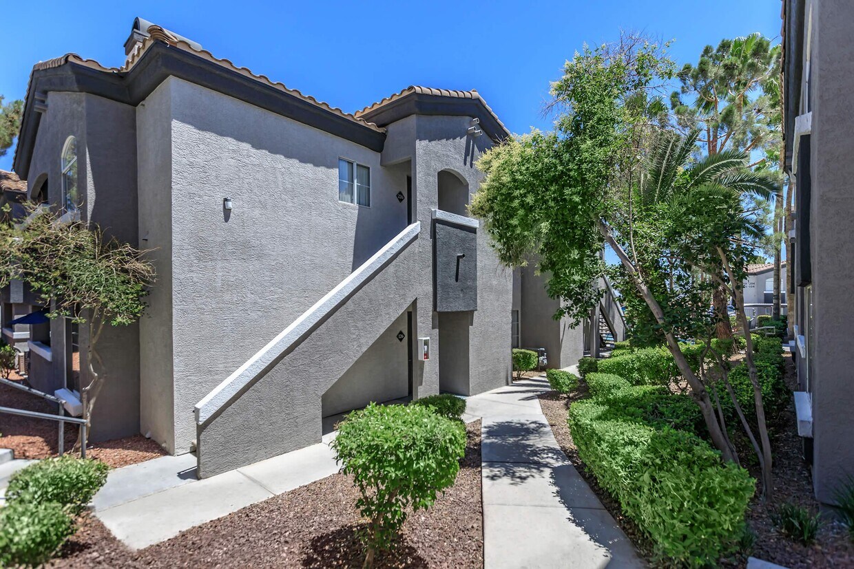 Bella Vida - 1111 S Cimarron Rd Las Vegas NV 89117 | Apartment Finder