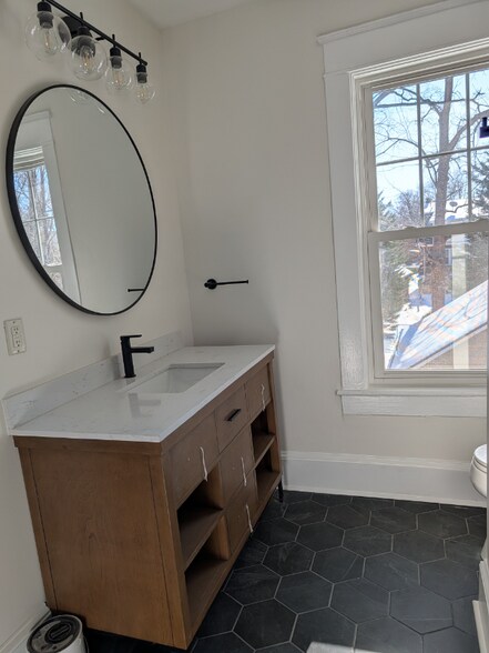 Building Photo - 2226 Windsor Ave SW