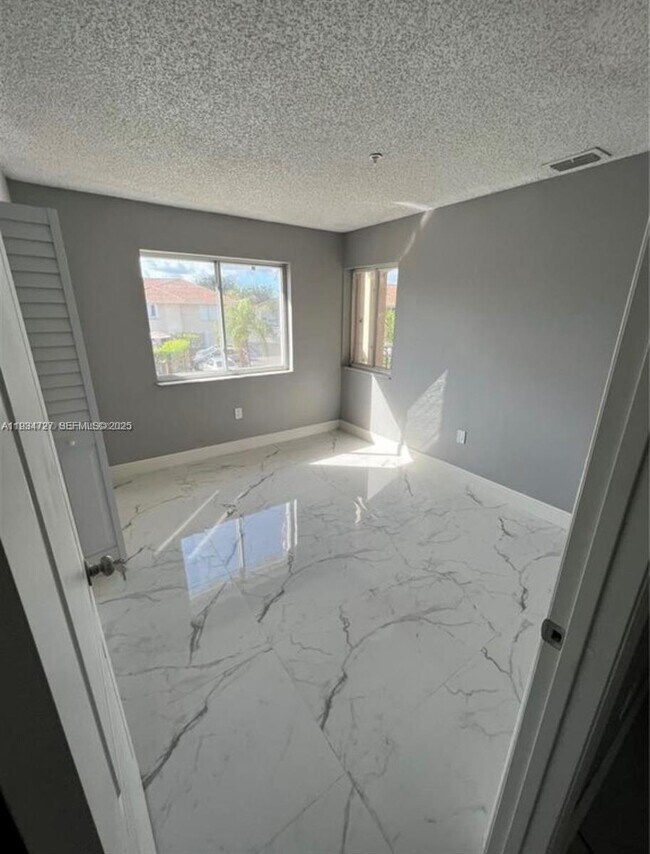 Building Photo - 511 NW 82nd Ave