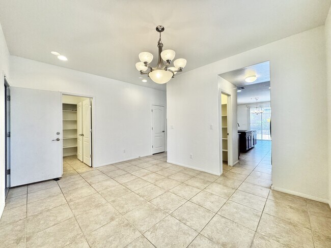 Building Photo - 10037 White Mulberry Dr