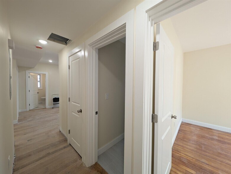 Building Photo - 5 Lowell Cir