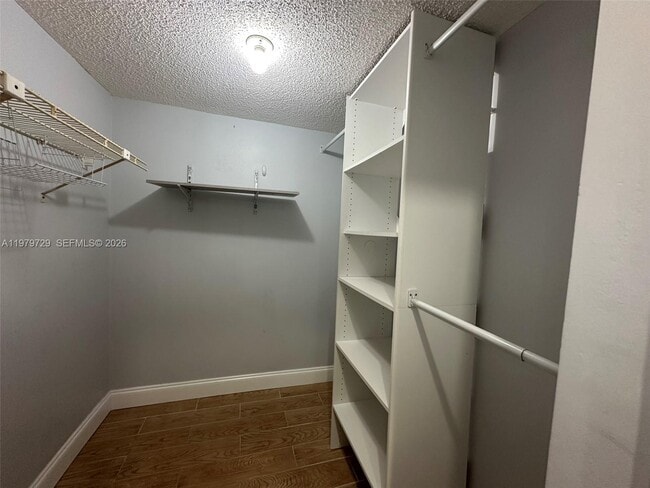 Building Photo - 200 Lakeview Dr