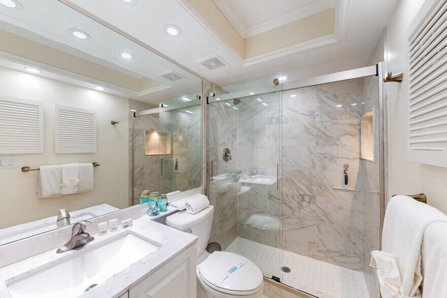 Building Photo - 6400 Flotilla Dr