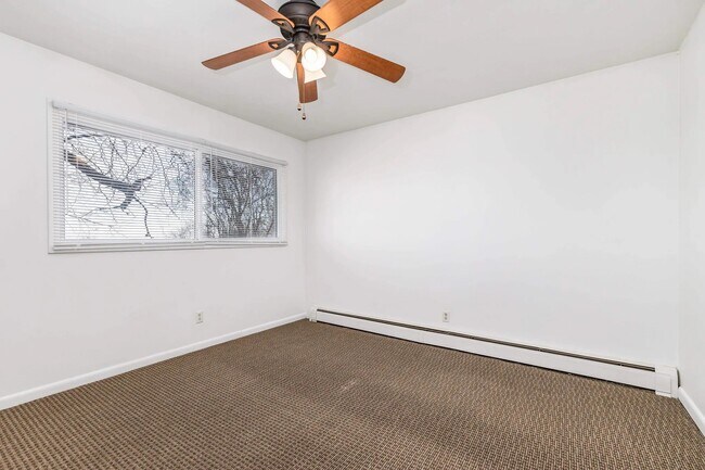 Building Photo - 770 University Ave