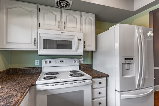 Building Photo - 5761 S Waterbury Cir