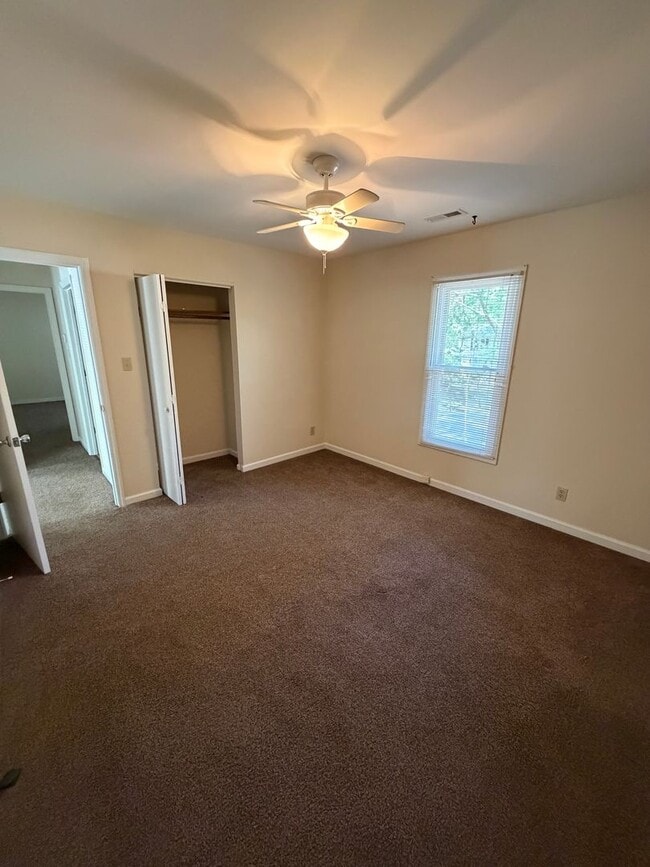 Building Photo - Carrboro / Brighton Sq. Apt. AVAILABLE