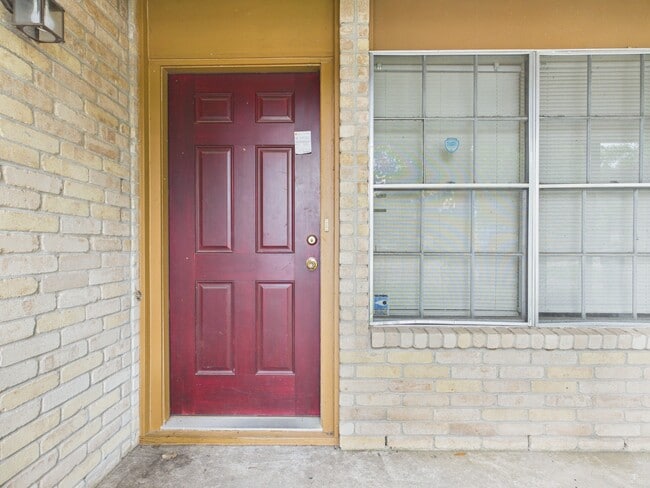 Building Photo - 1510 Hawk Tree Dr