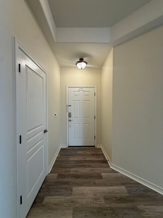 Building Photo - Beautiful Bradley Square Single Story Home With Easy Access to Shopping/101 Frwy