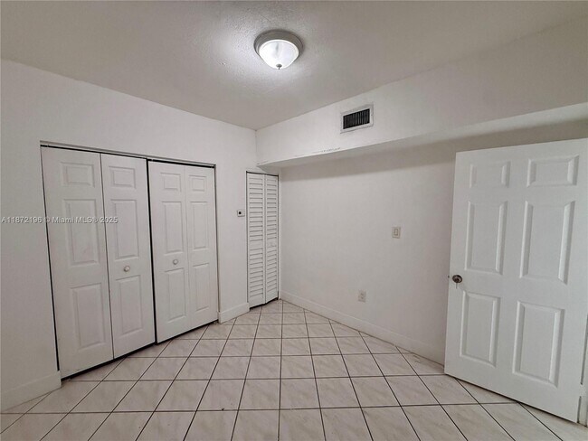 Building Photo - 3331 NW 18th Terrace