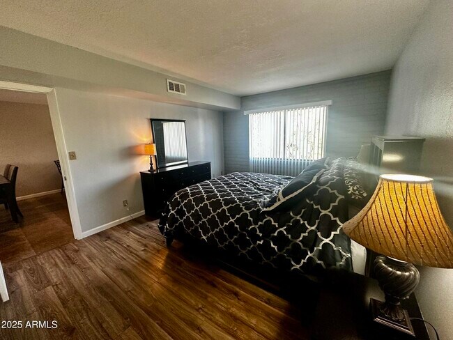 Building Photo - 16852 E La Montana Dr