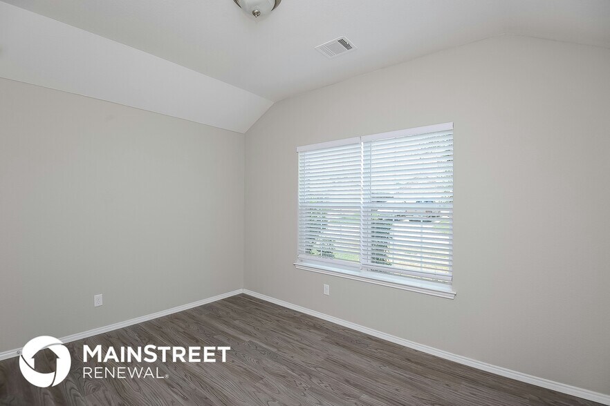 Building Photo - 421 Crescent Creek Ln