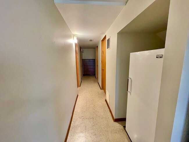 Building Photo - Charming lower level of home