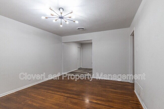 Building Photo - 832 W Merriweather St