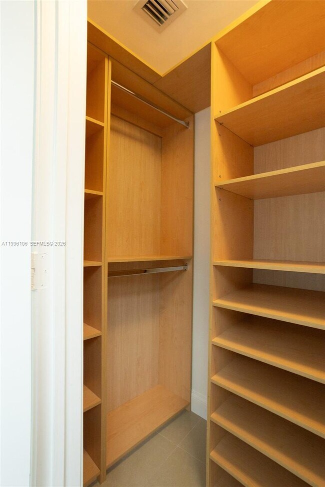 Building Photo - 601 NE 36th St