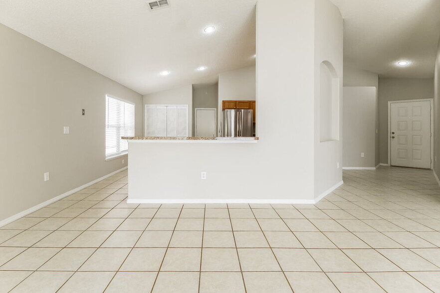 Building Photo - 1802 Meadow Pond Way