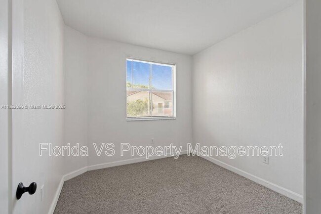 Building Photo - 1663 SE 29th St
