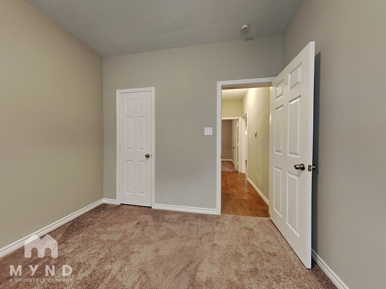 Building Photo - 850 Palmdate
