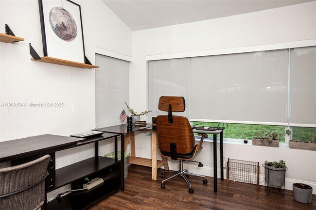 Building Photo - 1050 NW 46th St