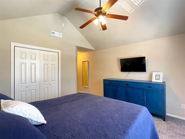 Building Photo - 1063 W Malibu St