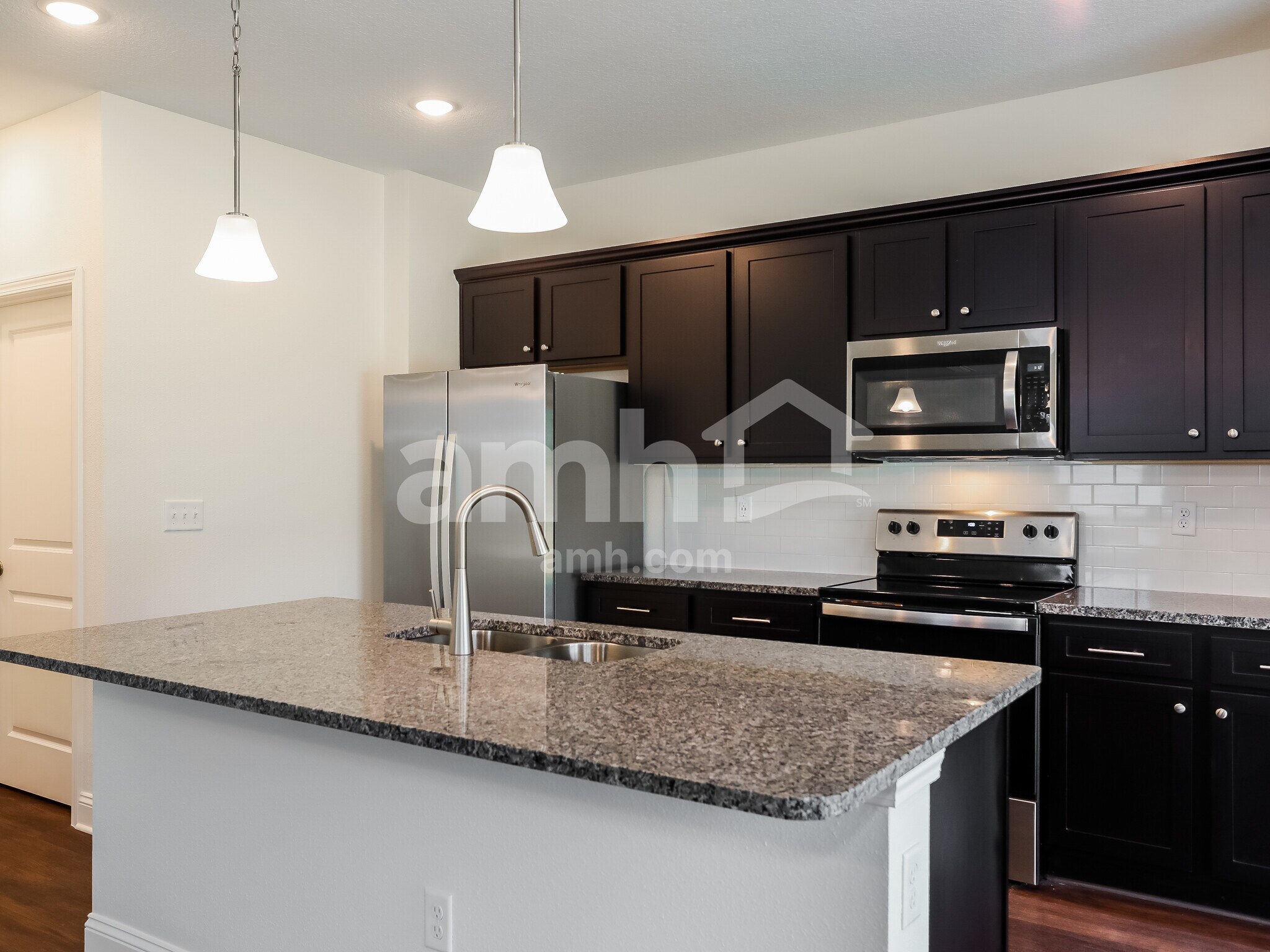 Building Photo - 301 Banyan Frst Dr