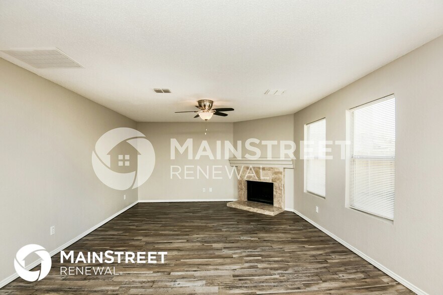 Building Photo - 8768 Stonebriar Ln