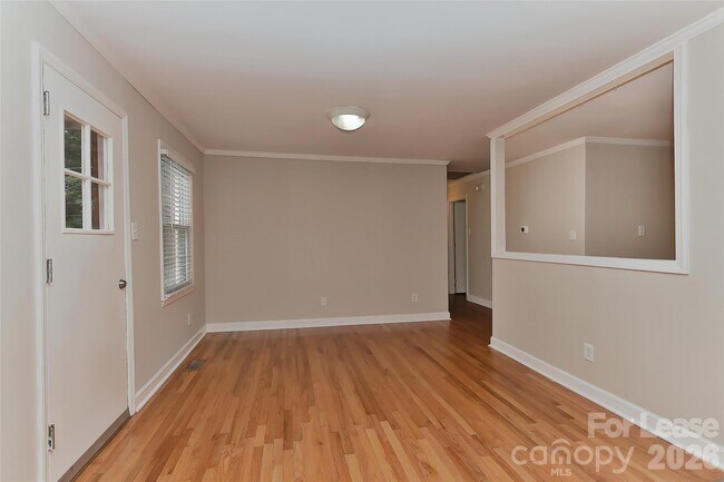 Building Photo - 420 Seneca Pl