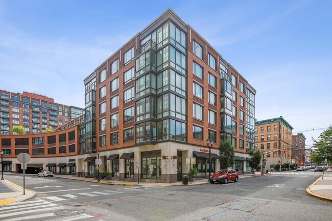 Building Photo - 1100 Maxwell Ln