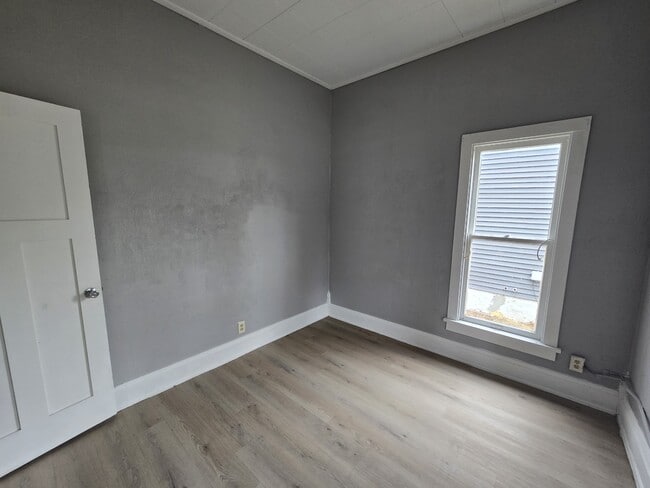 Building Photo - 714 W 1st St