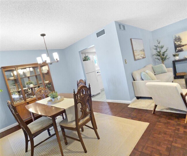 Building Photo - 553 Fairways Cir