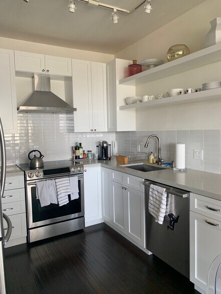 Building Photo - 8960 Cynthia St