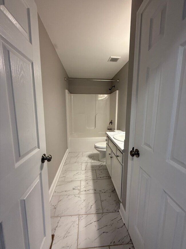 Building Photo - Shannon (Rome) Bungalow available to move in tomorrow!