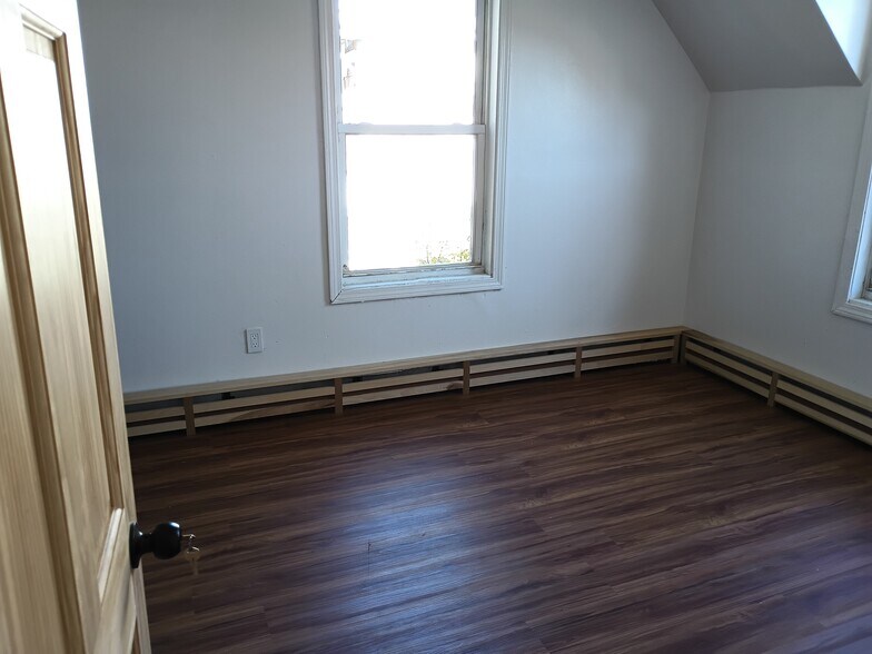 Building Photo - 10 Flint St