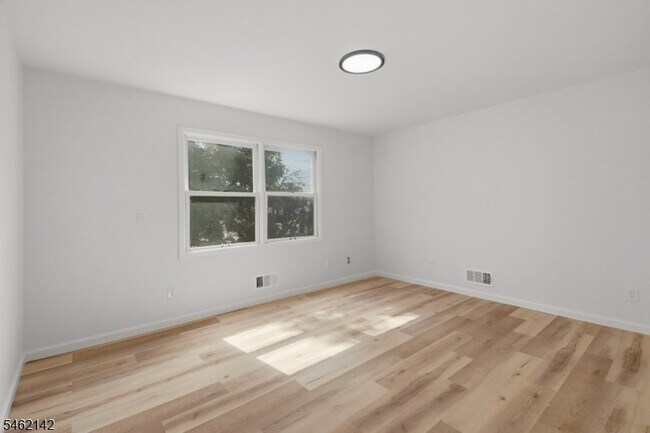 Building Photo - 363 2nd Ave