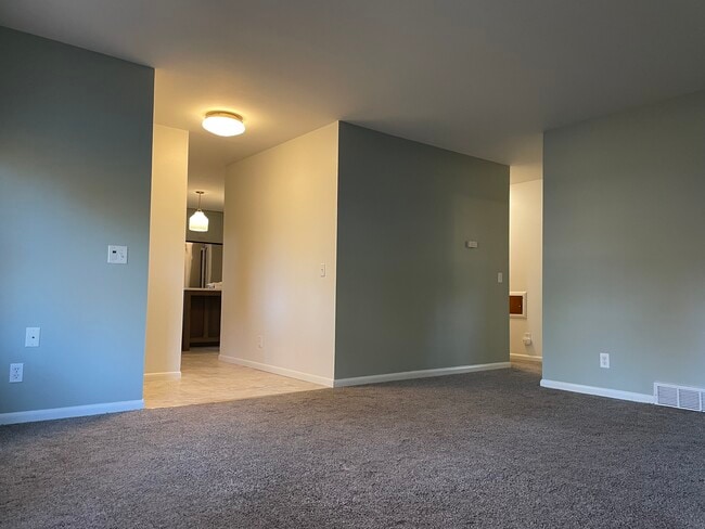 Building Photo - 1210 Acewood Blvd