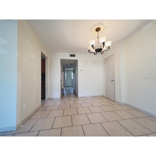 Building Photo - 515 S Hyer Ave